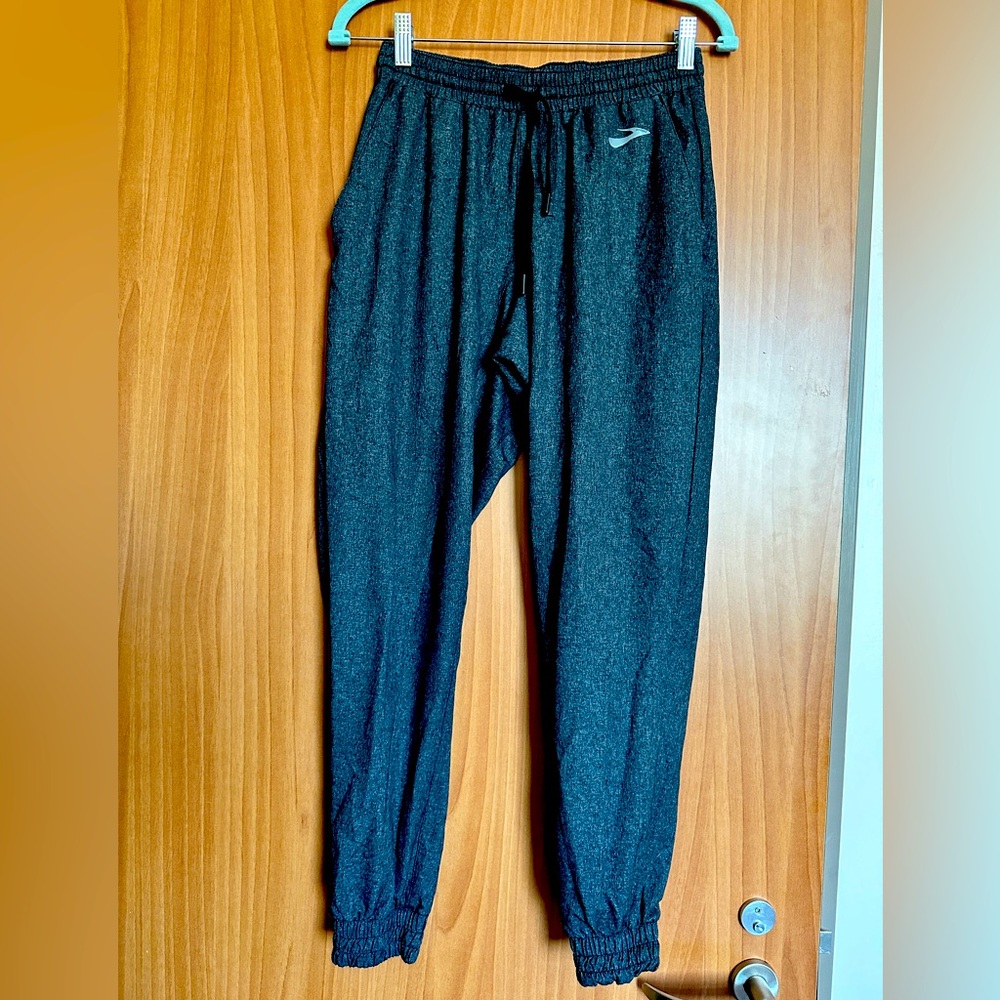Brooks joggers size small - cuffed and has pockets! Gray color, luxury pants